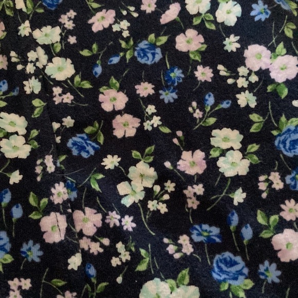 Gently used!🍀Adorable!🍀Flowered inspired dress by Hollister🍀Sz S🍀 Super soft - Picture 3 of 5